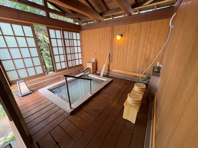 仙郷楼西館露天風呂